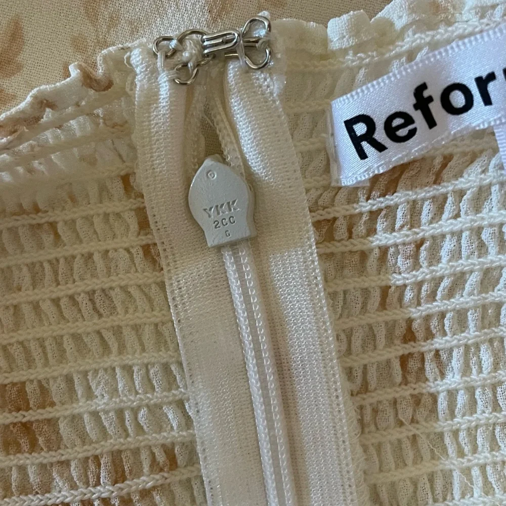 Reformation kourtney dress   in RISO - Picture 8 of 11